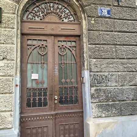 Vintage Charm In Old Town Józefa Sarego A