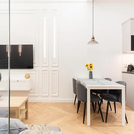 Appartamento Vintage Charm In Old Town Jozefa Sarego A *
